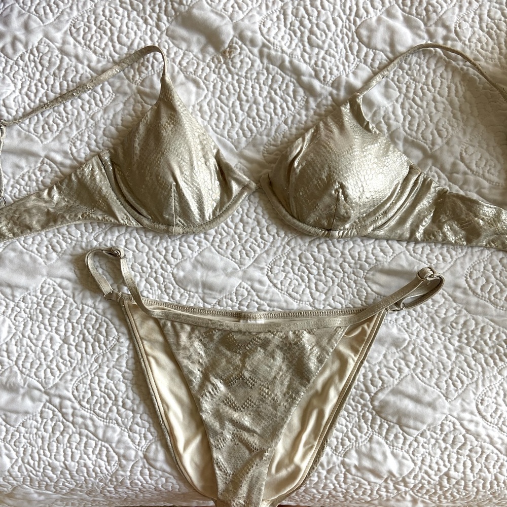 Good American / Khloe Kardashian silver stunning bikini